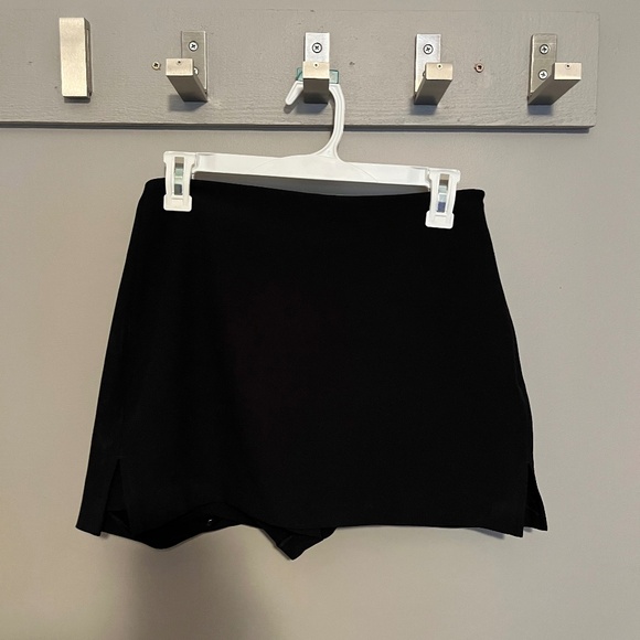 Express Super High Waisted Tailored Mini Skirt - Black - Picture 2 of 3